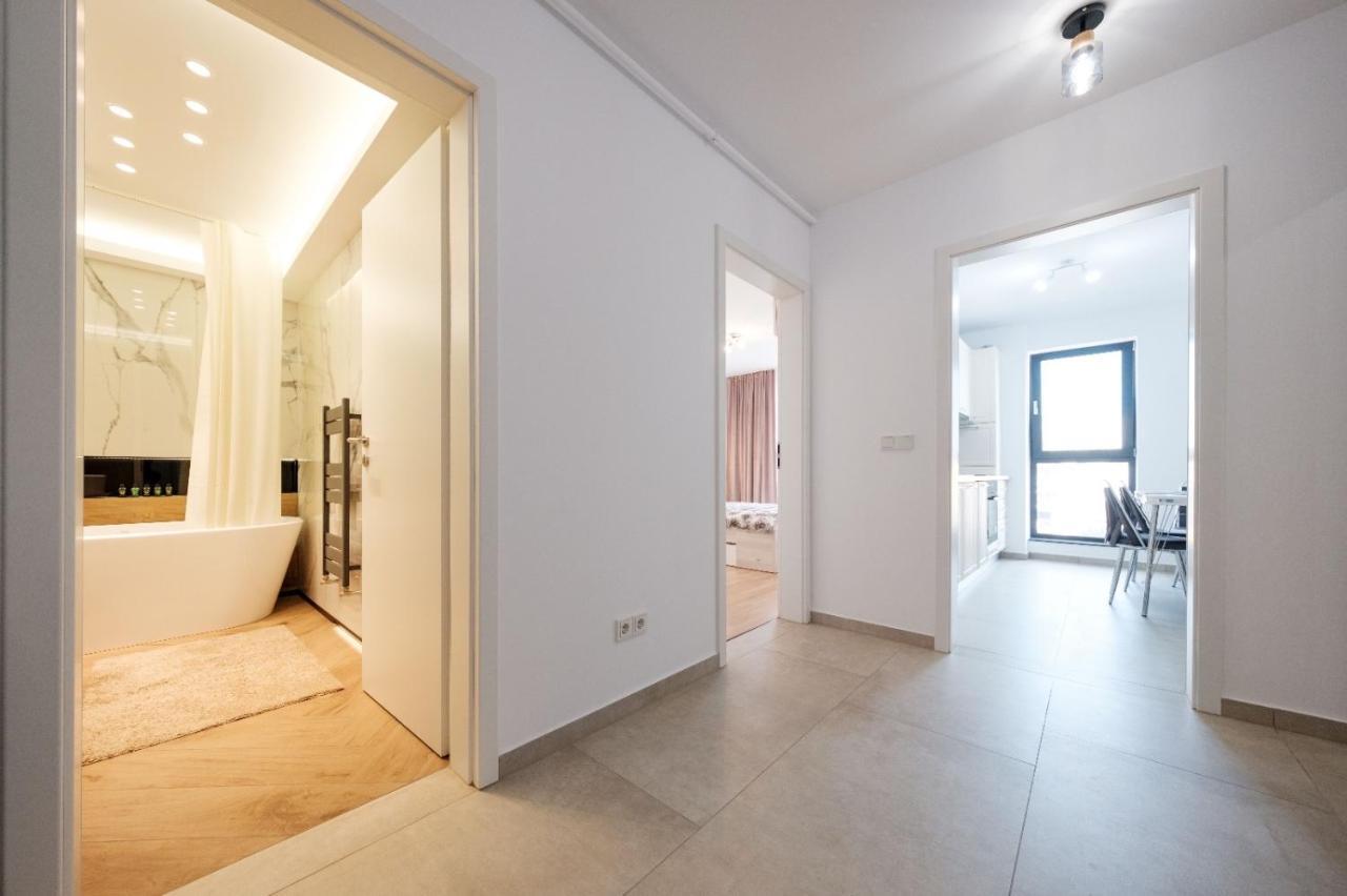 Brand New Luxury Apartment In The Heart Of Braşov Buitenkant foto