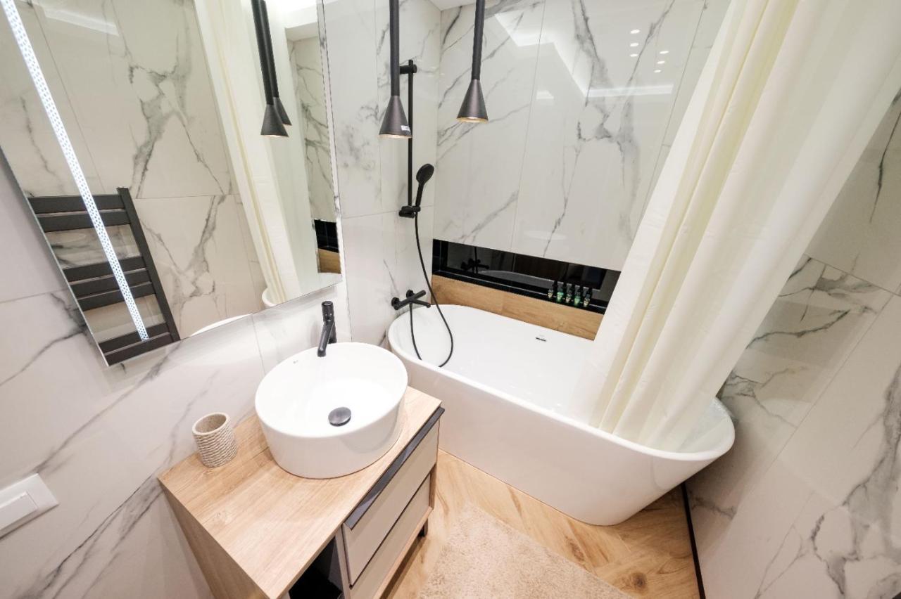 Brand New Luxury Apartment In The Heart Of Braşov Buitenkant foto