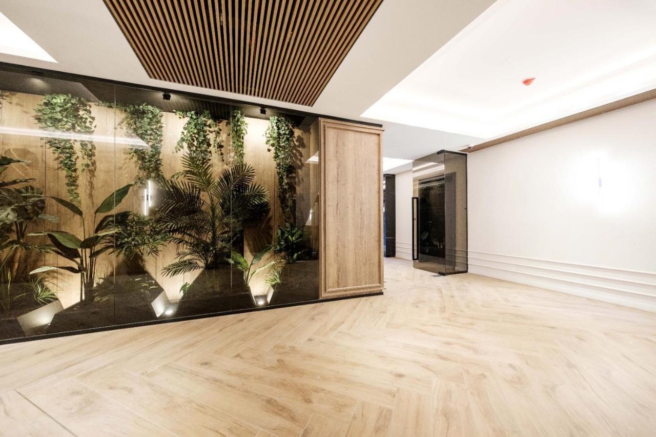 Brand New Luxury Apartment In The Heart Of Braşov Buitenkant foto